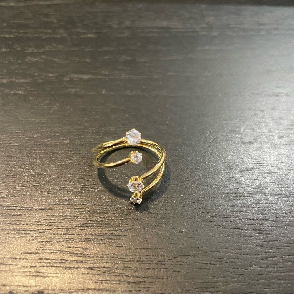 BRAND NEW! 18k gold plated stainless steel ring | size 7